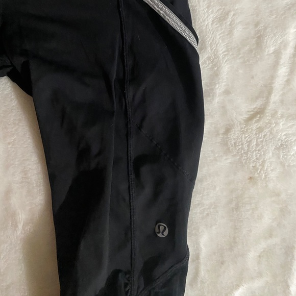 Lululemon run a marathon crop, color black / blue multi,Material power luxtreme - Picture 2 of 12
